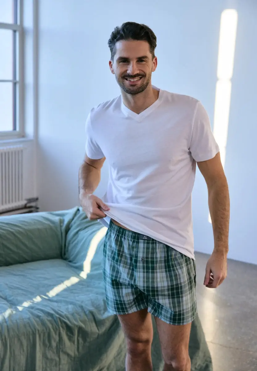 EASE V NECK T-SHIRT - Image 10
