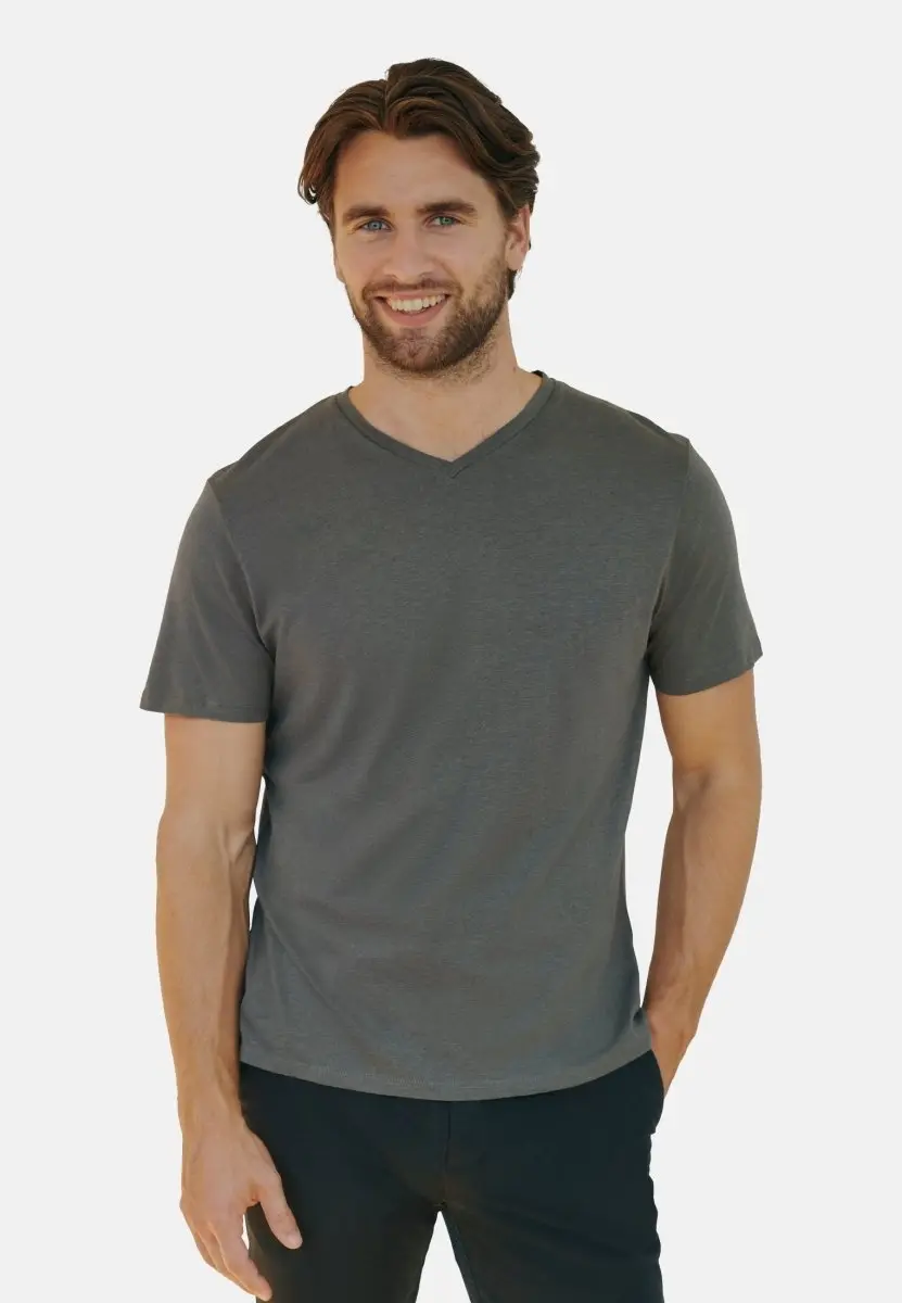 EASE V NECK T-SHIRT (Outlet)