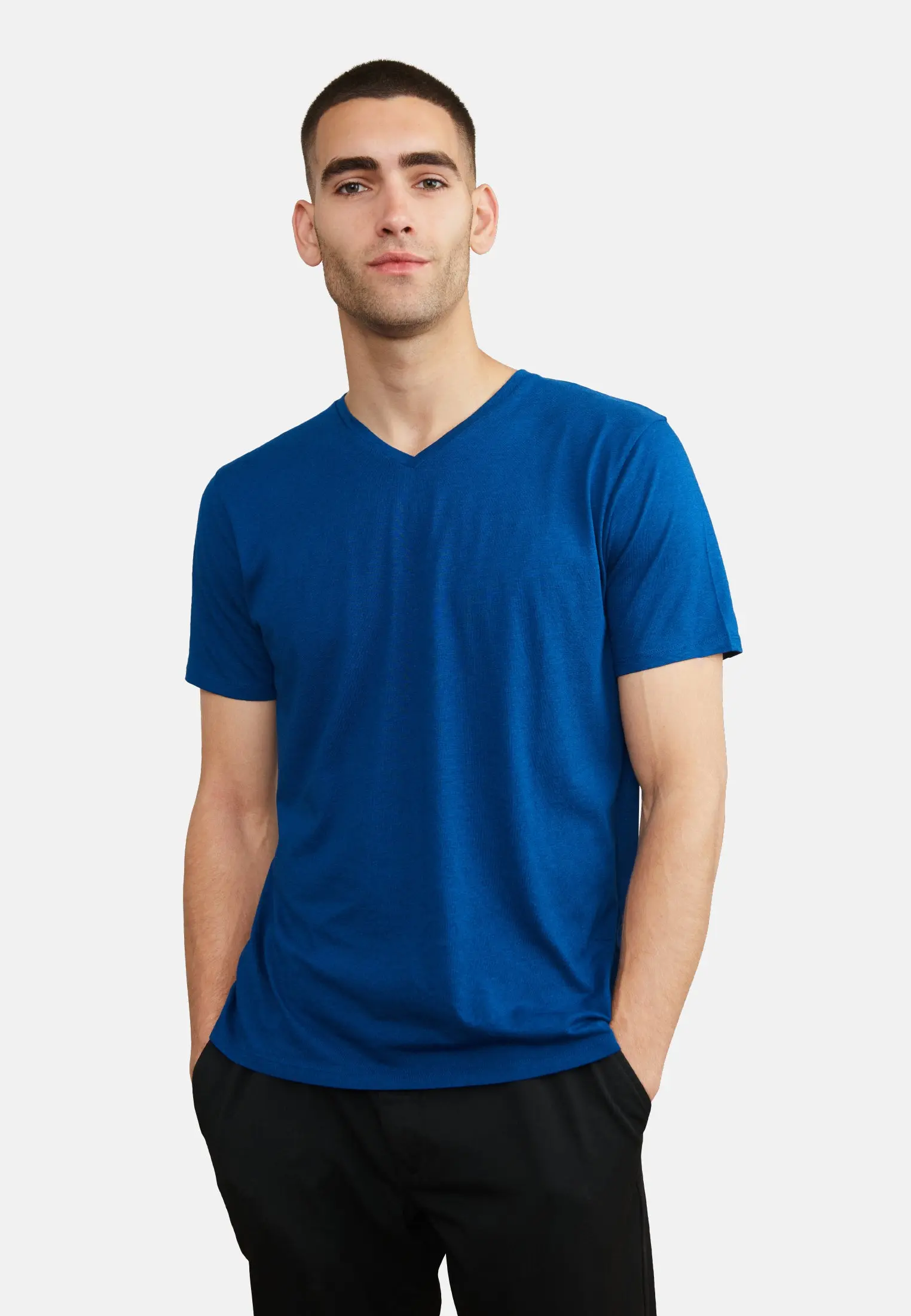 EASE V NECK T-SHIRT (Outlet) - Image 3